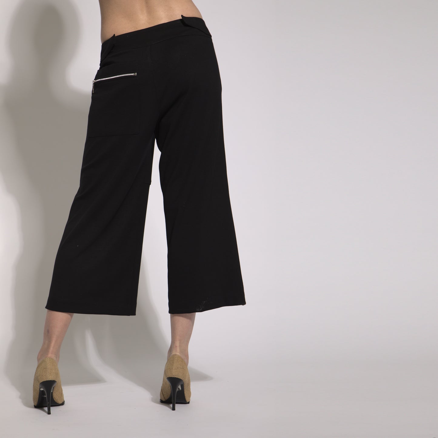 Charllote - Pants visible zipper pockets