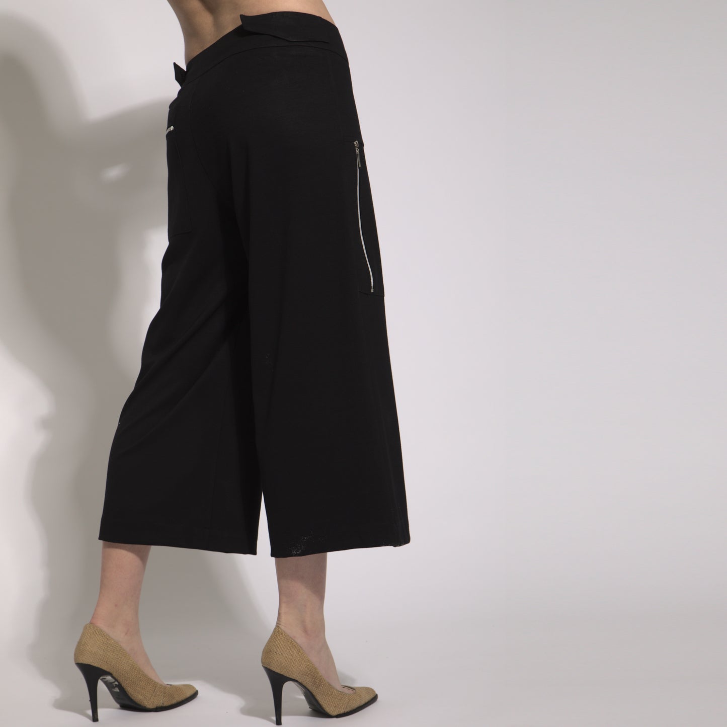 Charllote - Pants visible zipper pockets