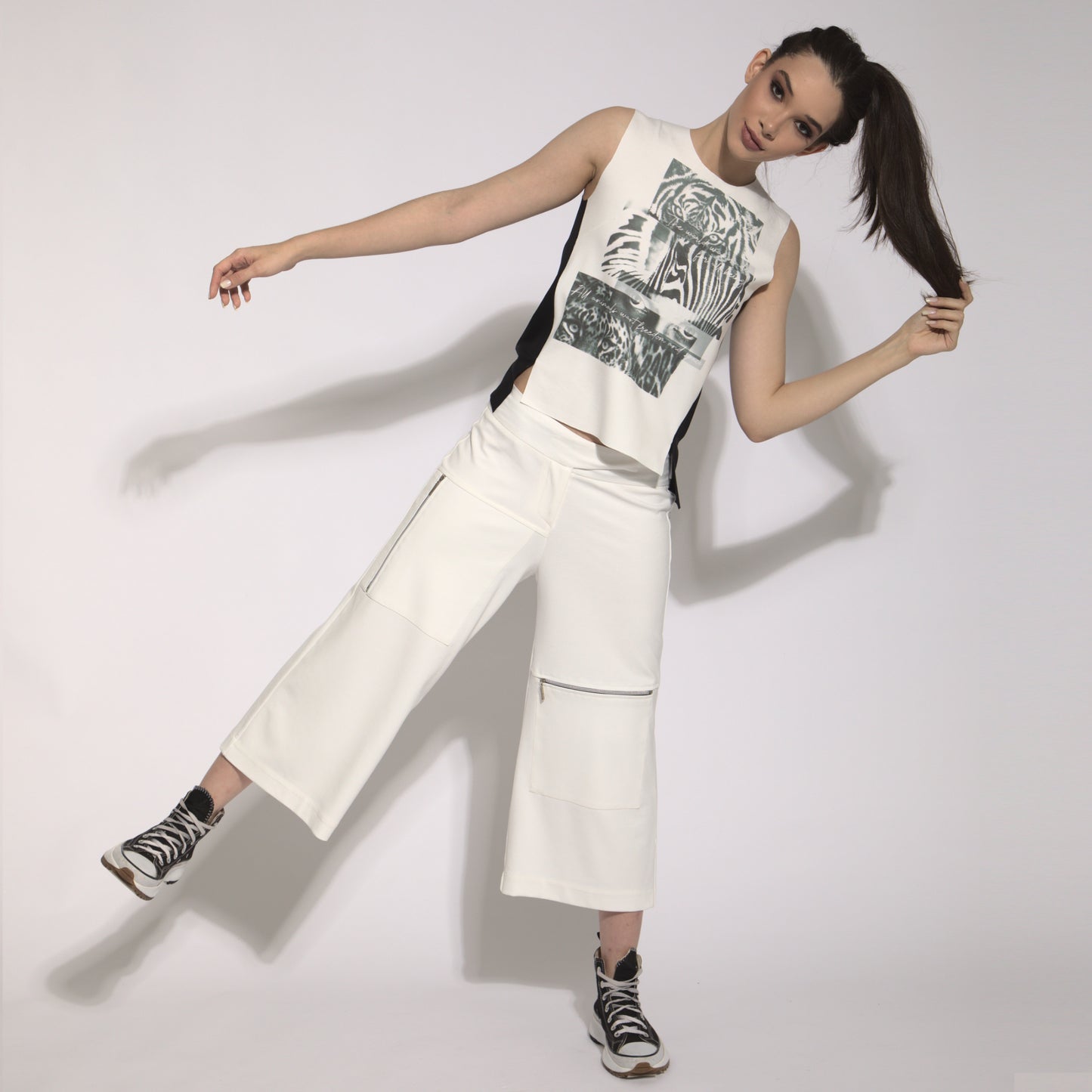 Charllote - Pants visible zipper pockets