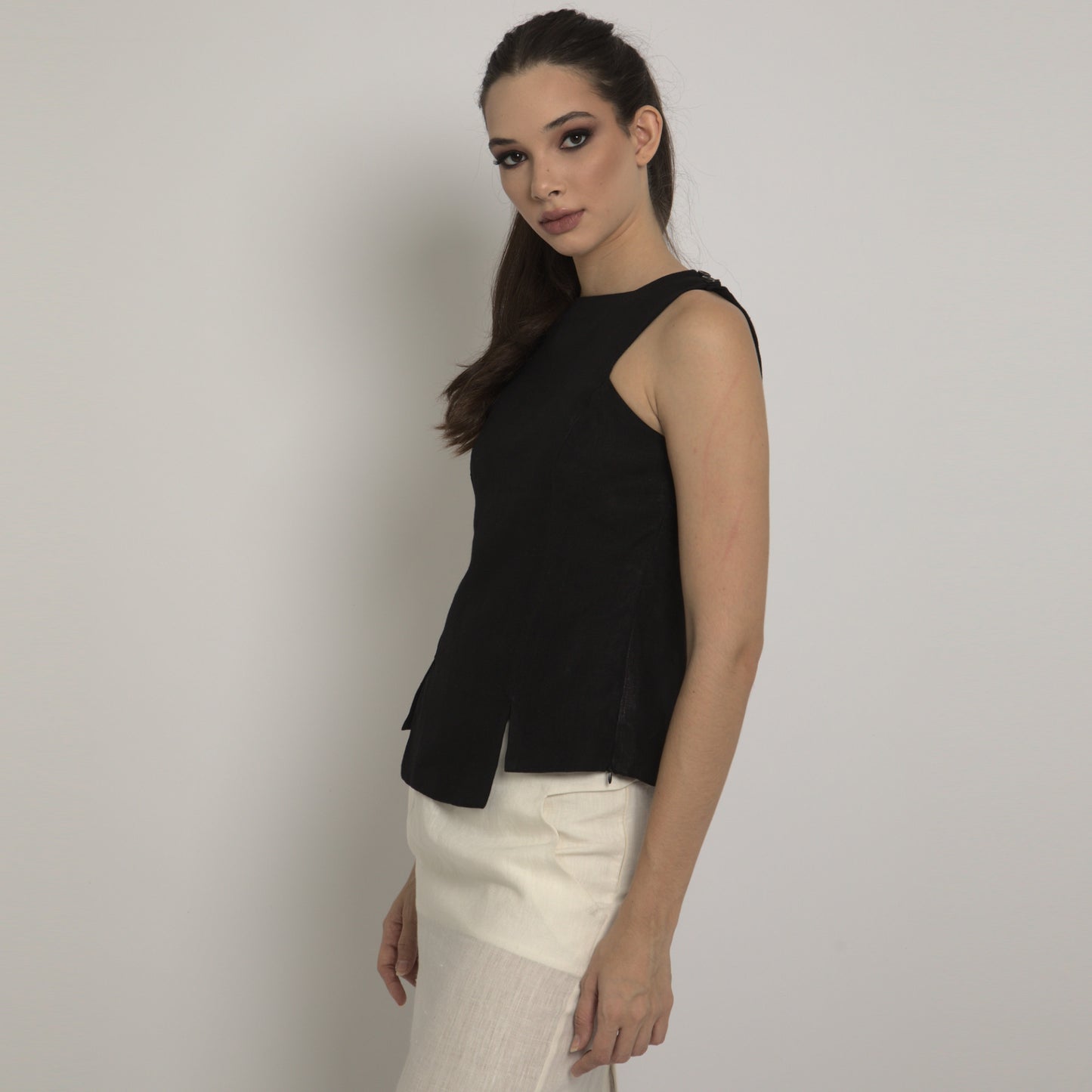 Callas - Fitted blouse in pure linen