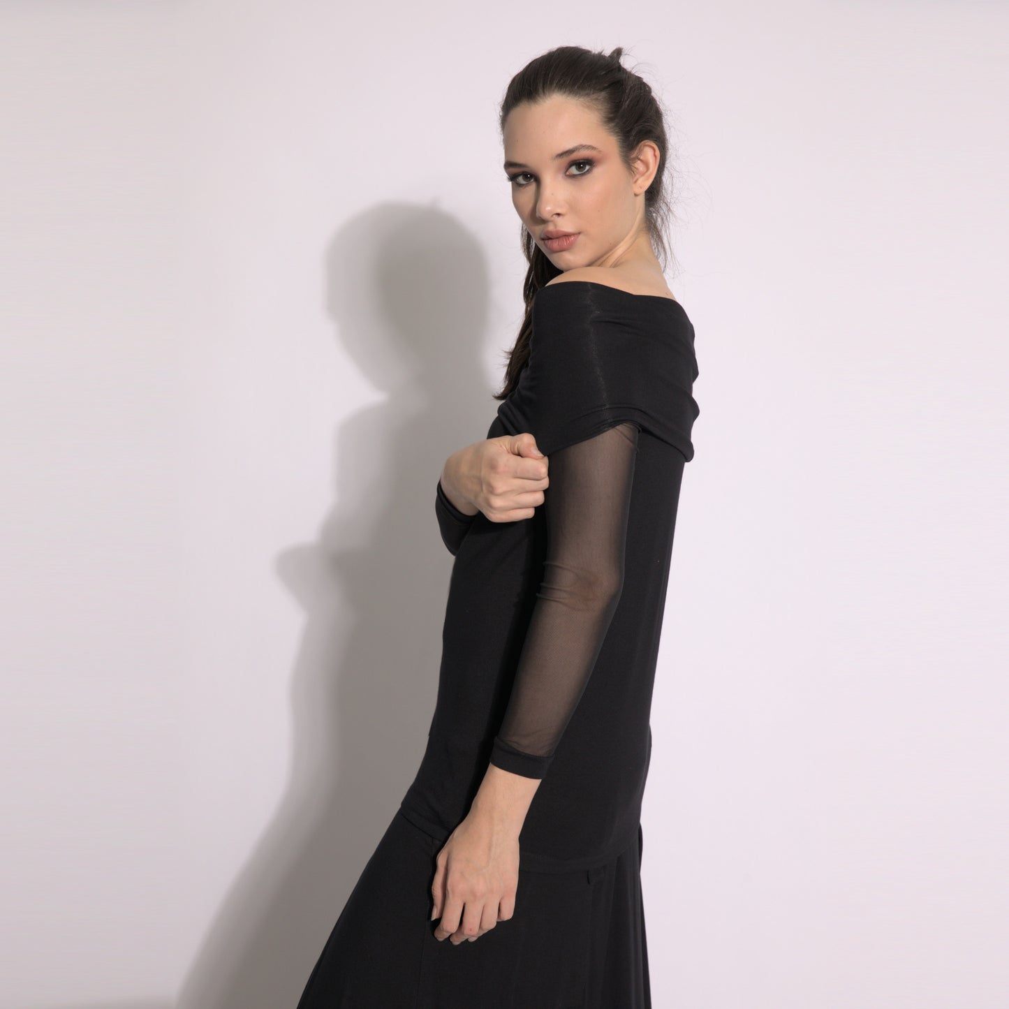 Isabella - Blouse with off-the-shoulder neckline and black tulle sleeves