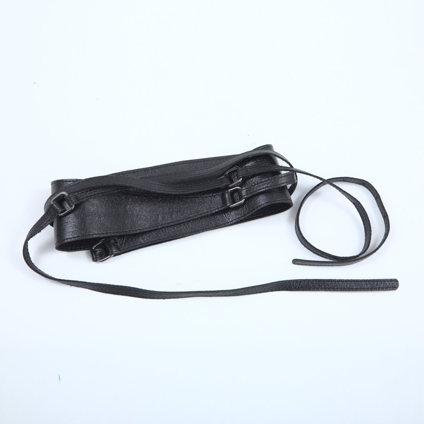 Leather belt with ribbons