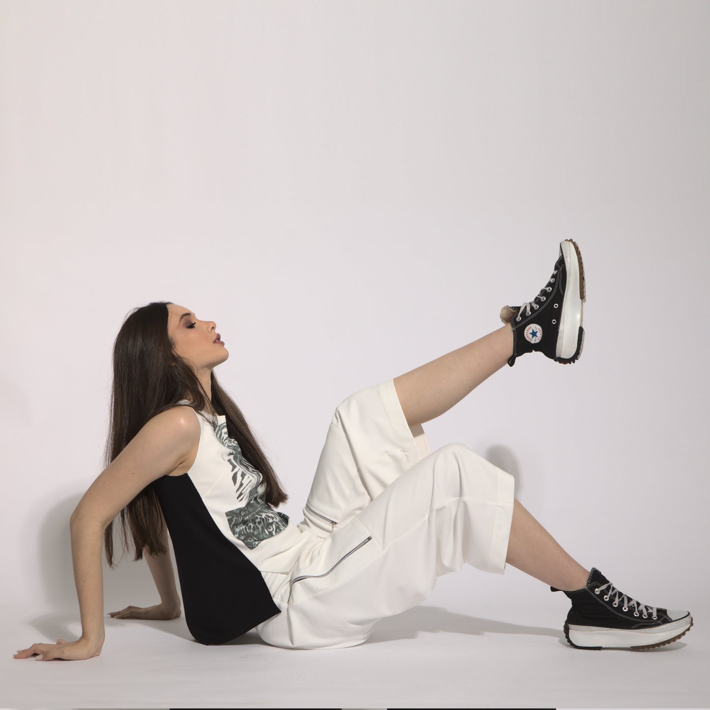 Charllote - Pants visible zipper pockets