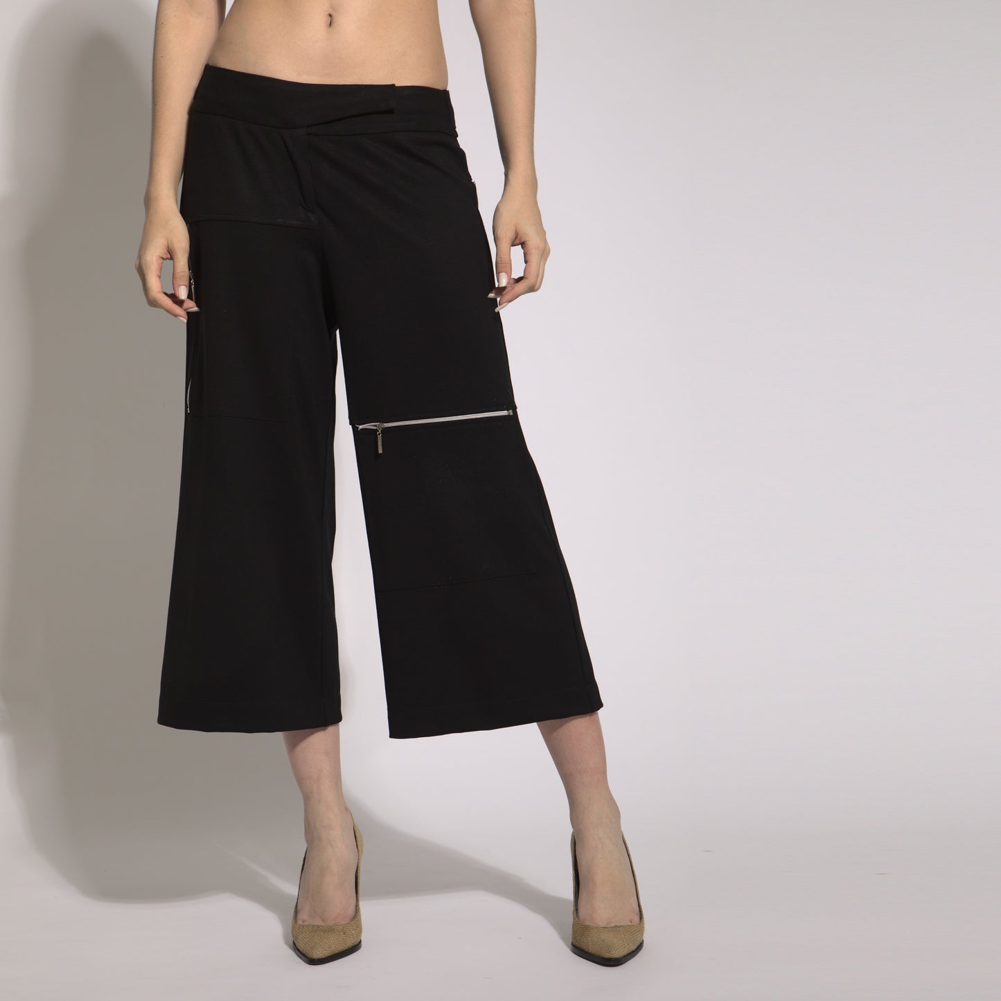 Charllote - Pants visible zipper pockets