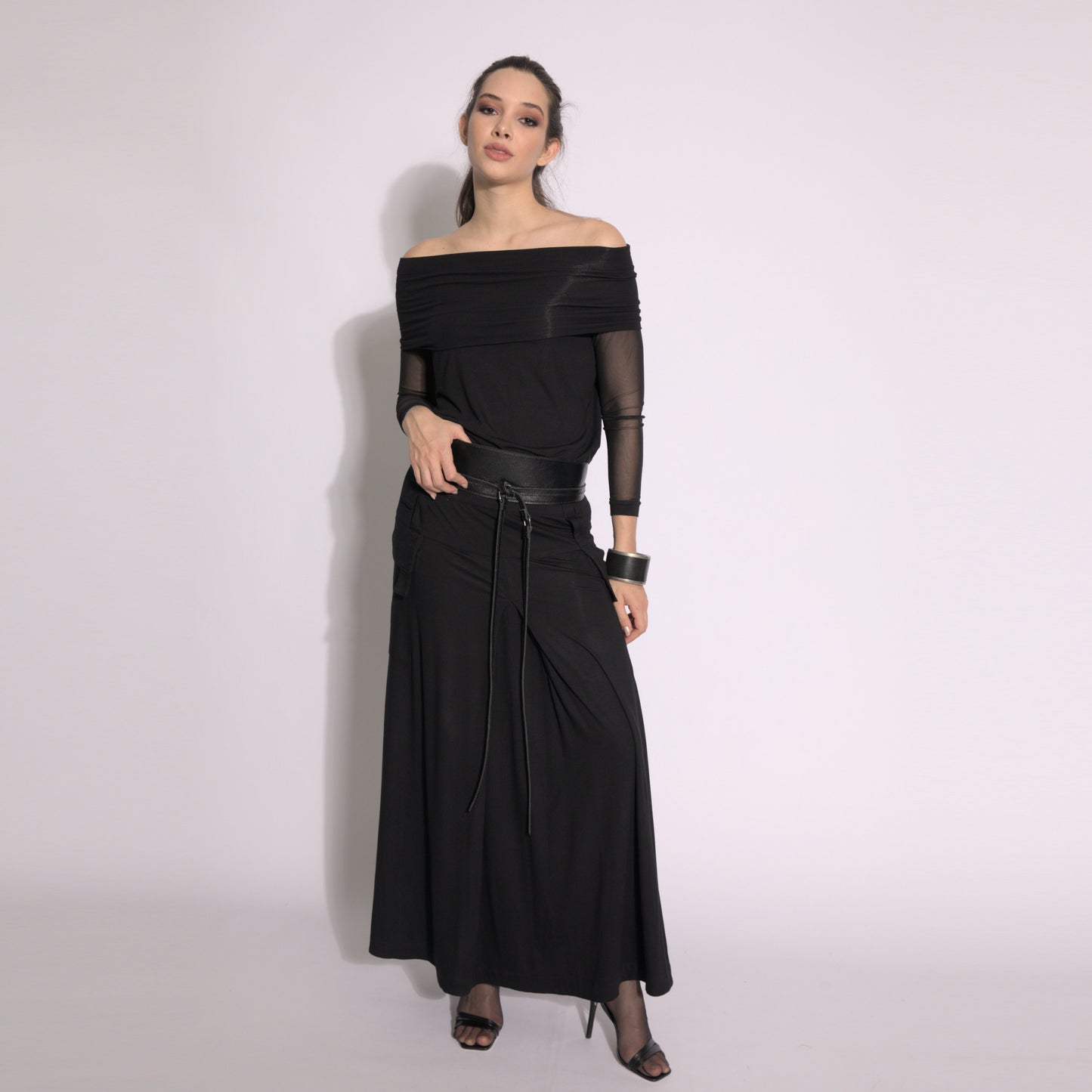 Isabella - Blouse with off-the-shoulder neckline and black tulle sleeves