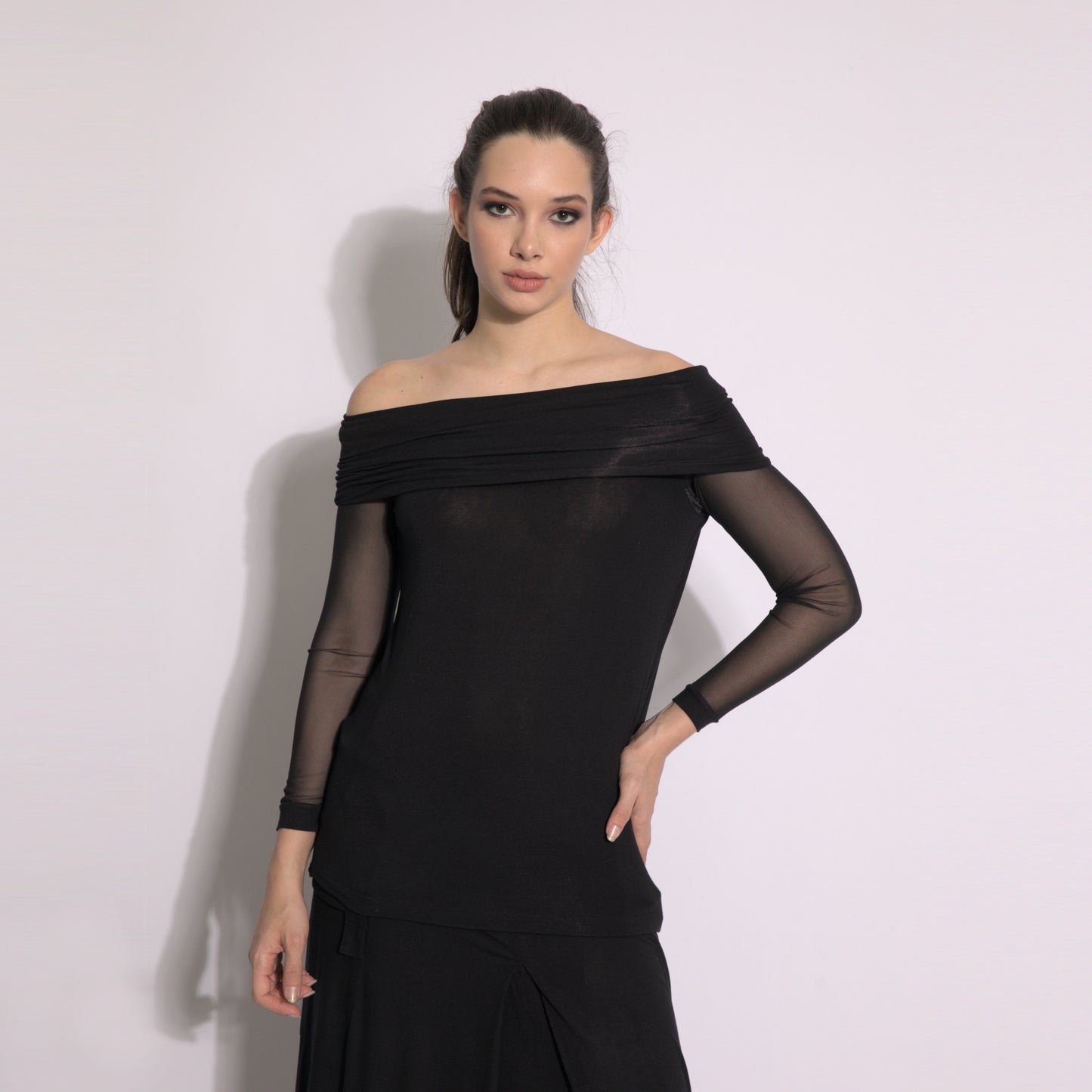 Isabella - Blouse with off-the-shoulder neckline and black tulle sleeves