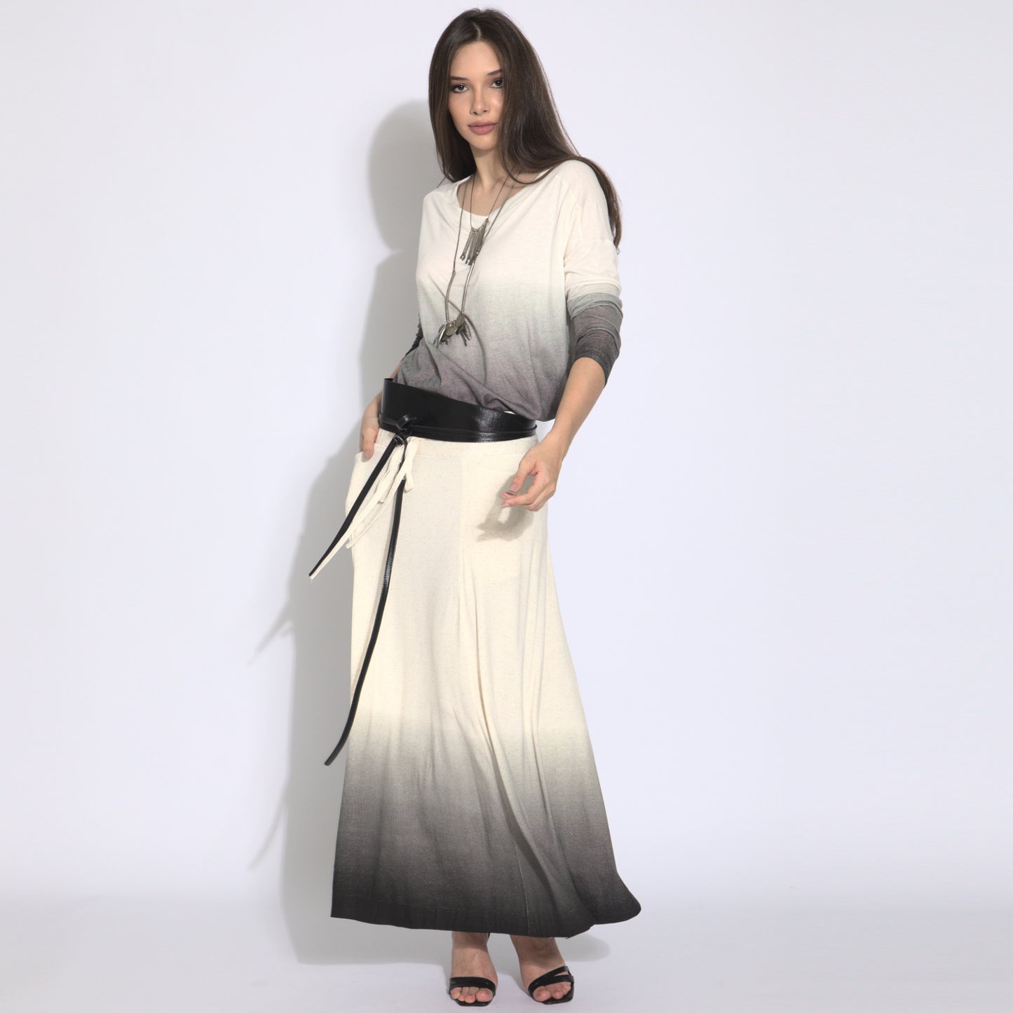 Aysha - Oversize blouse in off-white to black gradient effect
