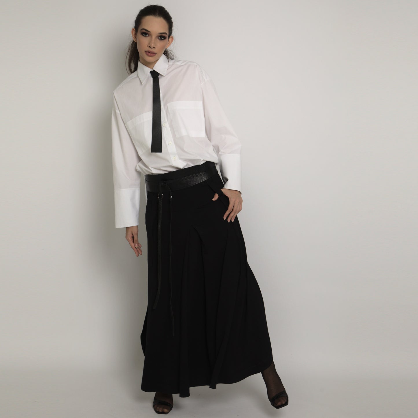 Luna - maxi skirt with side slits and cargo pockets