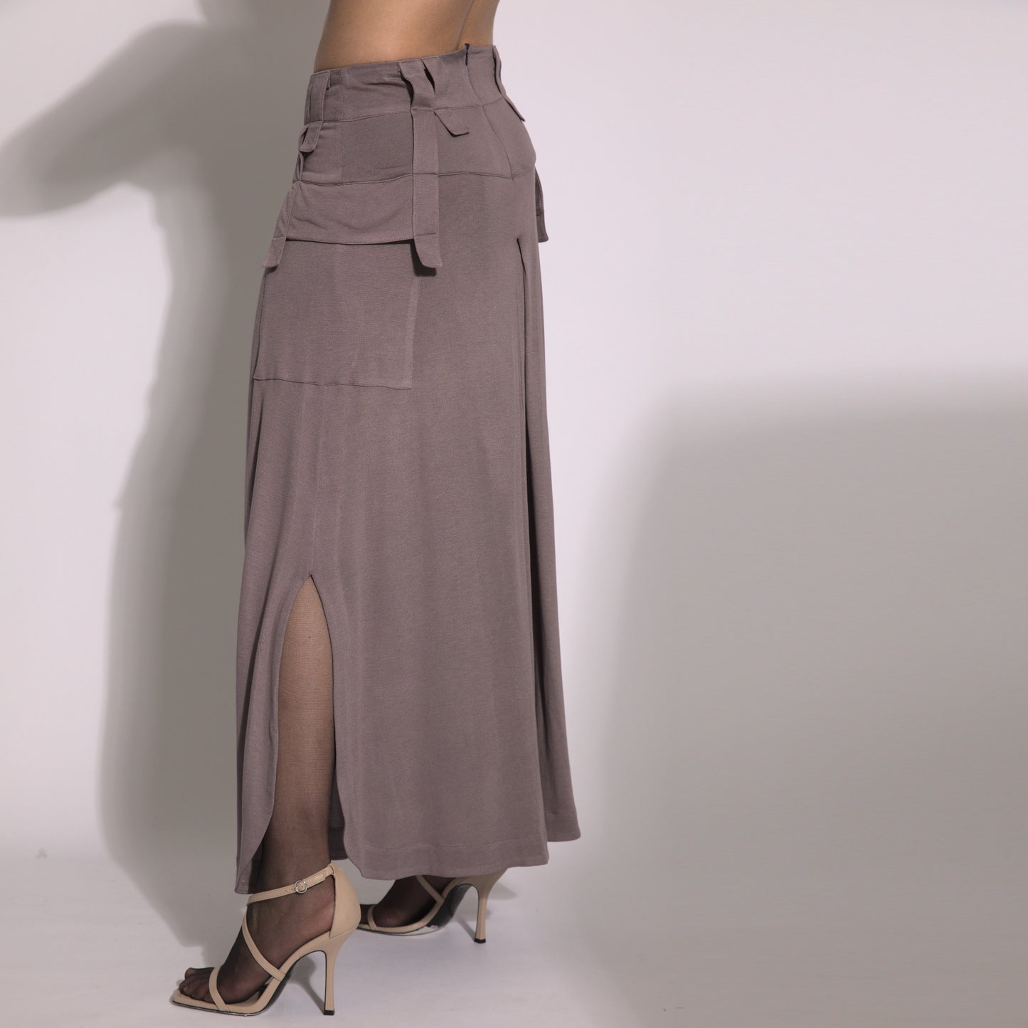 Luna - maxi skirt with side slits and cargo pockets