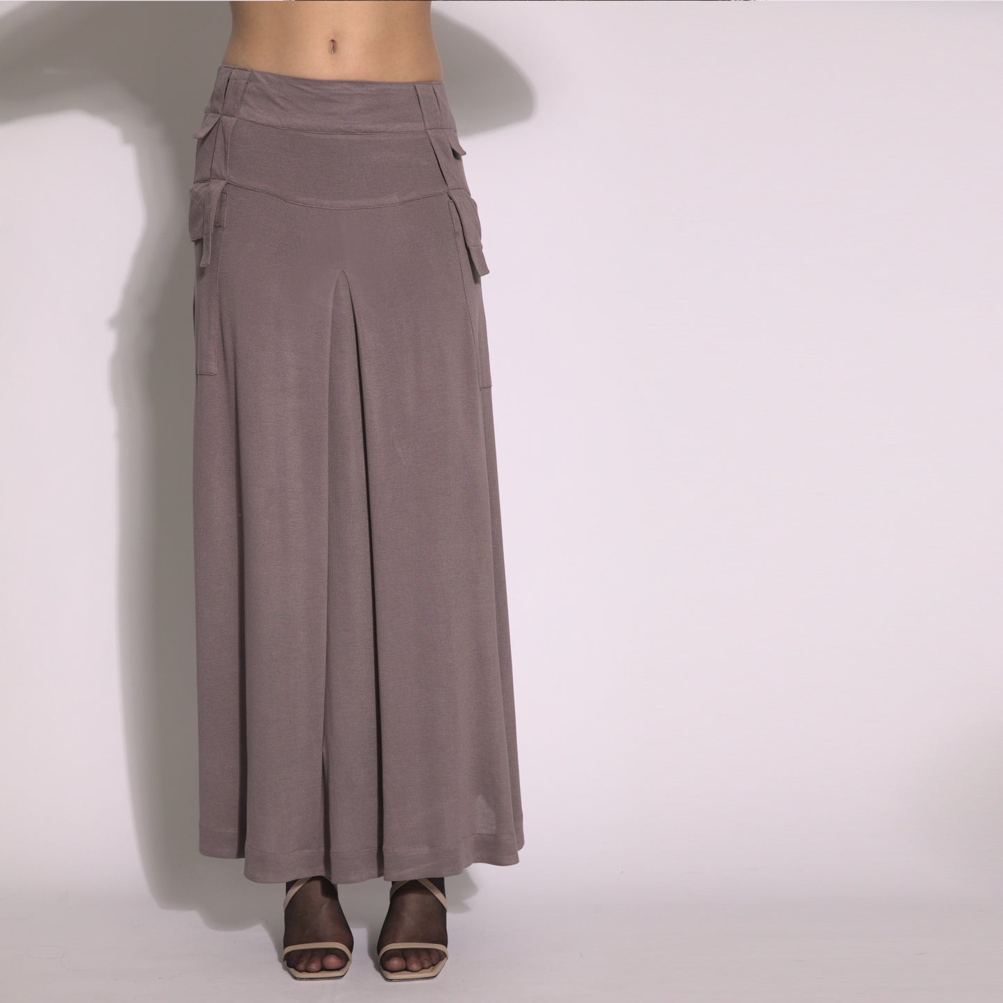 Luna - maxi skirt with side slits and cargo pockets