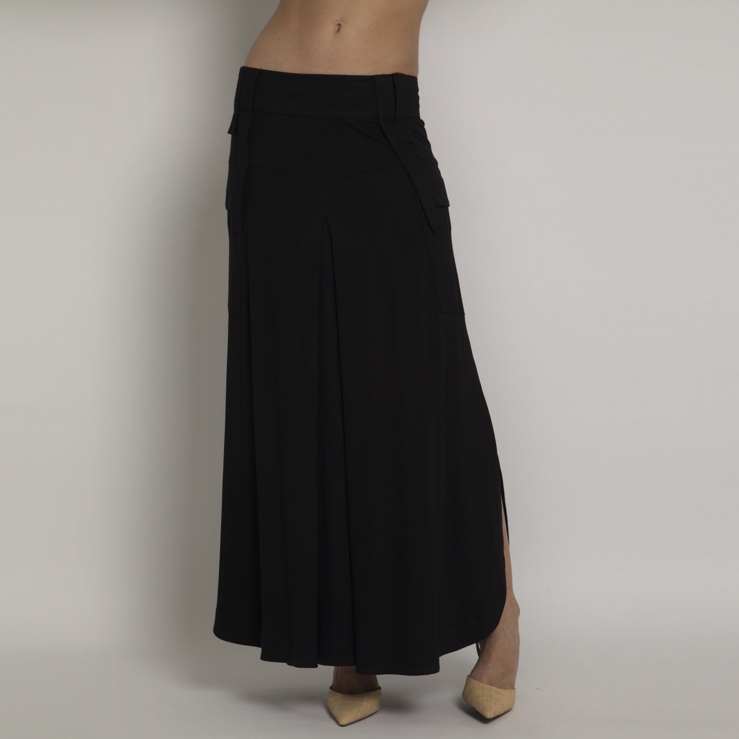 Luna - maxi skirt with side slits and cargo pockets