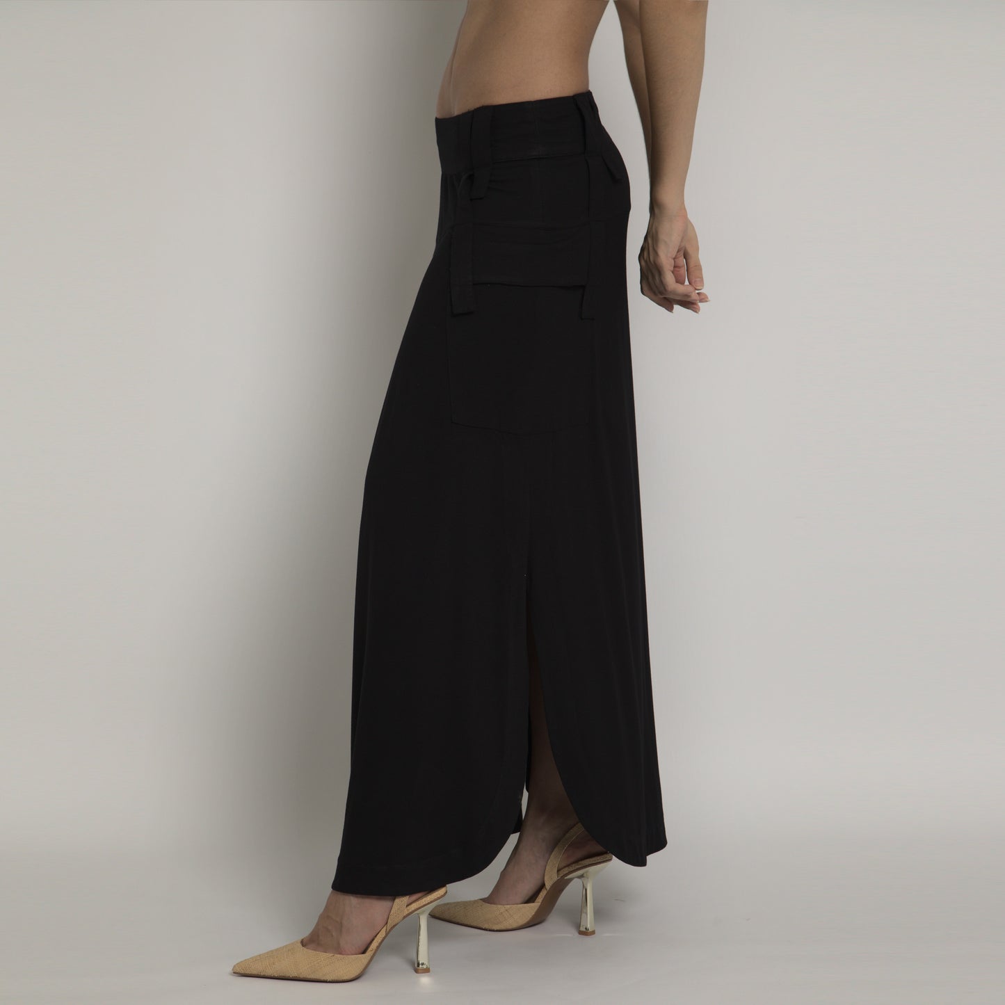 Luna - maxi skirt with side slits and cargo pockets