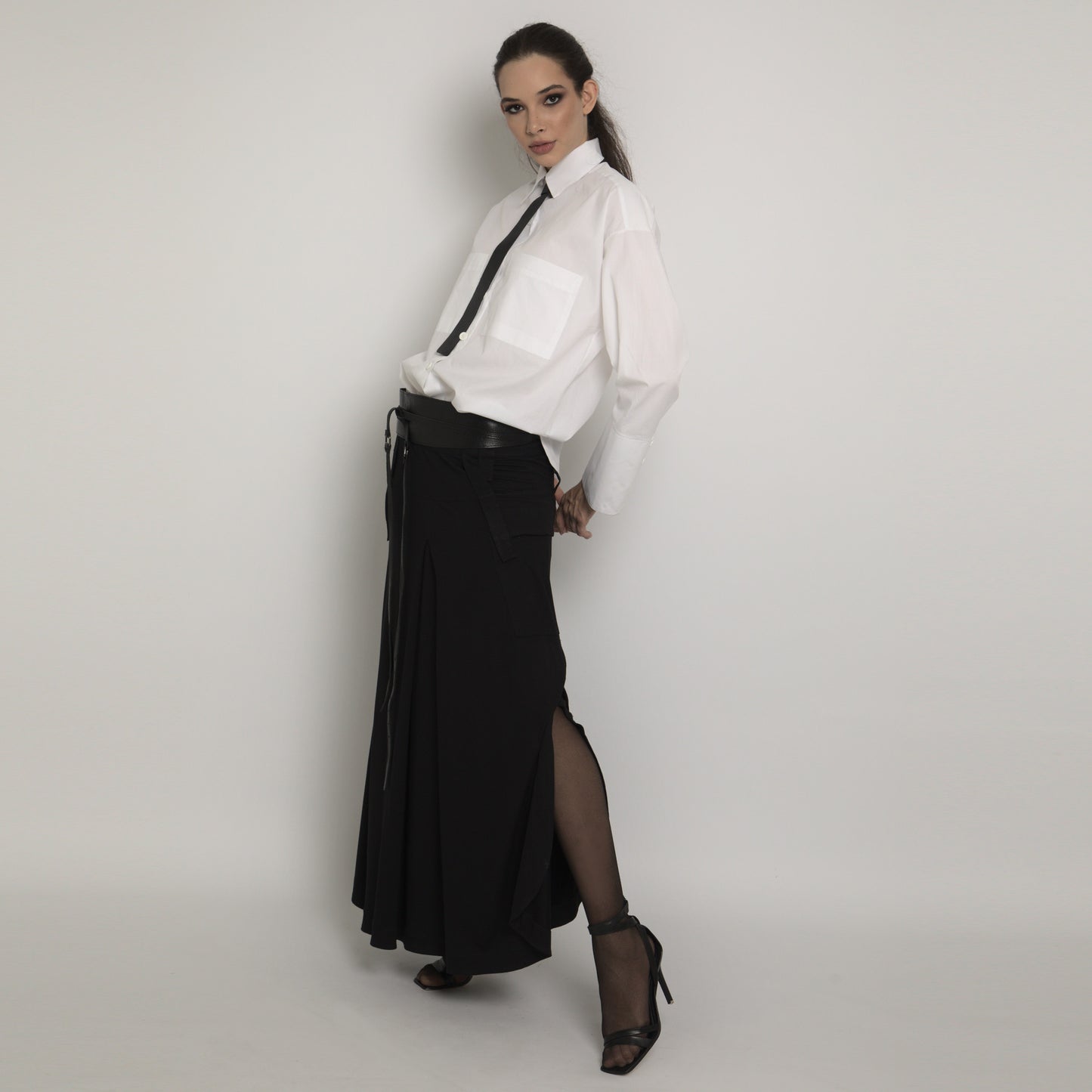 Luna - maxi skirt with side slits and cargo pockets