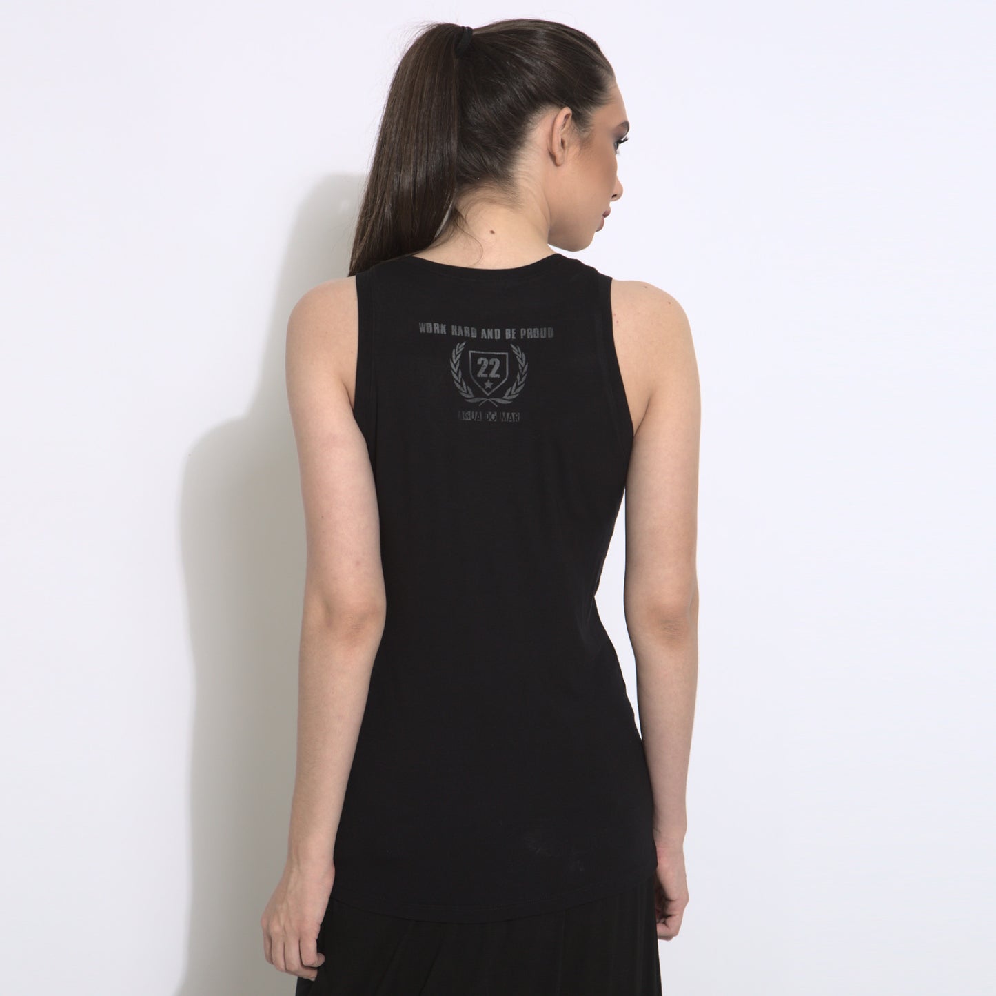Essential sleeveless tank top (with built-in bra)
